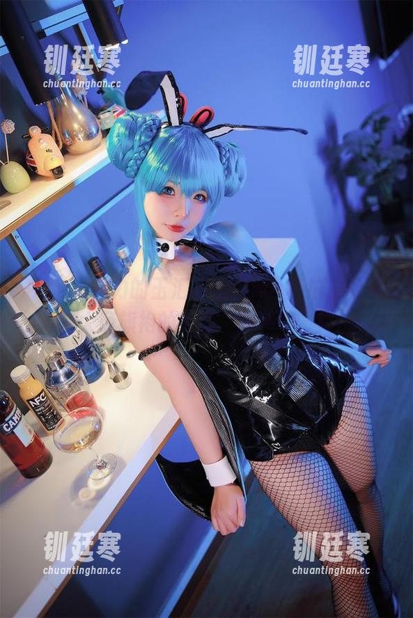 完全不费力的玉汇 kokuhui私拍，带着大凤旗袍的时尚“吨吨吨”！